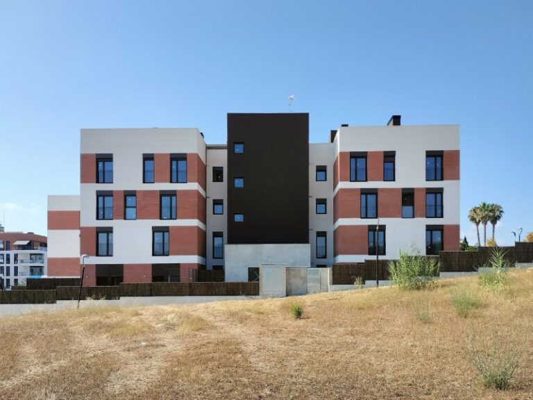 Edificio Plurifamiliar 26 viviendas Llinars del Vallès